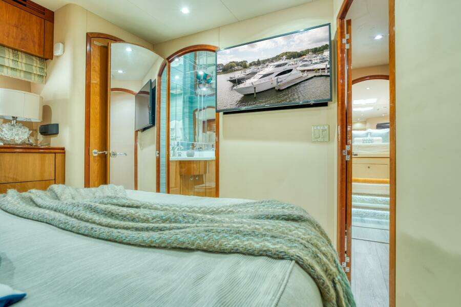 2007 Hatteras Enclosed Bridge