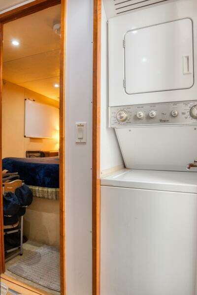 2007 Hatteras Enclosed Bridge