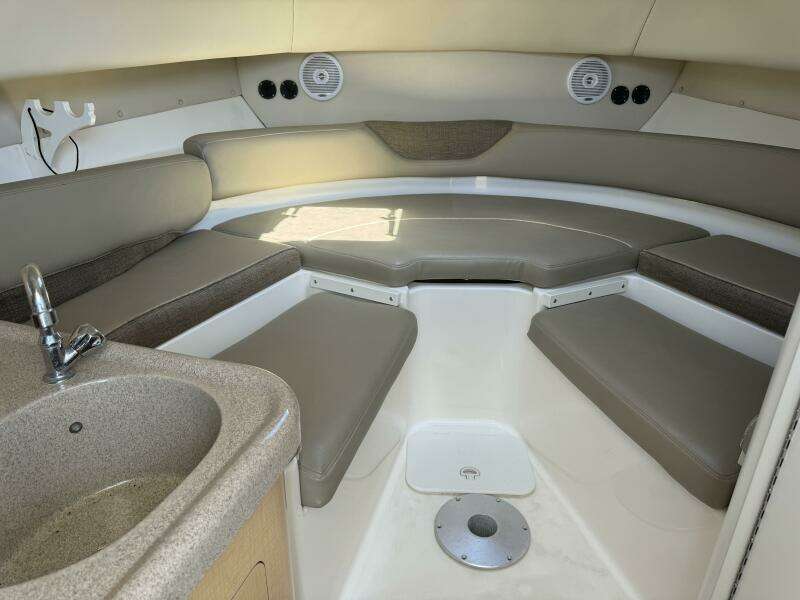 2002 Boston Whaler 275 Conquest