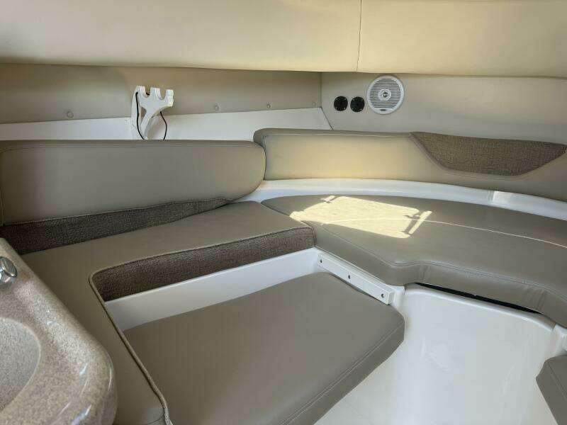 2002 Boston Whaler 275 Conquest