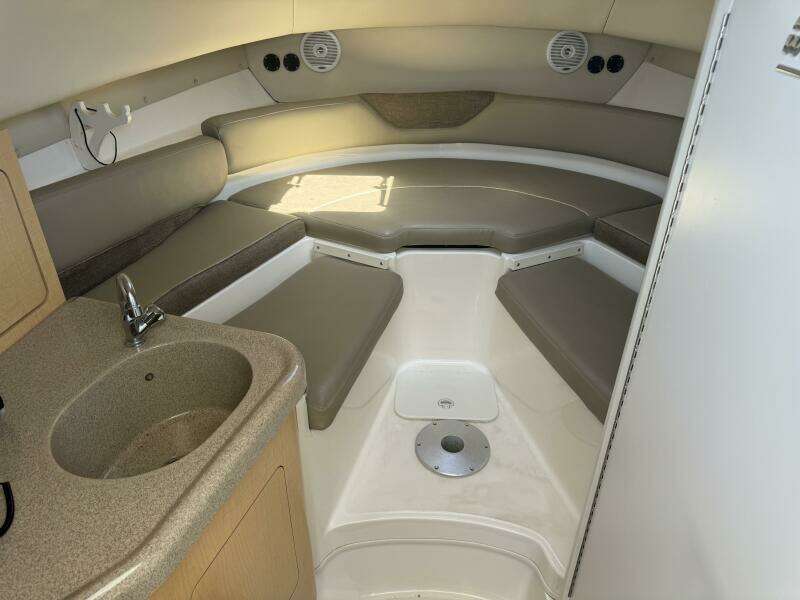 2002 Boston Whaler 275 Conquest