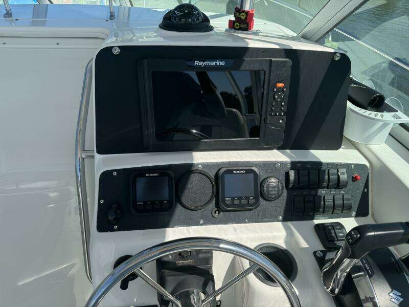2002 Boston Whaler 275 Conquest