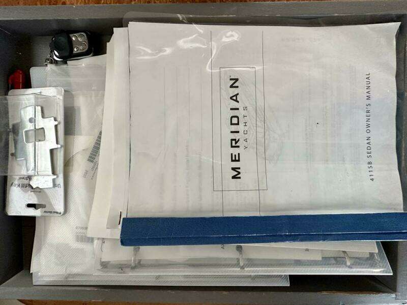 2007 Meridian 411 Sedan
