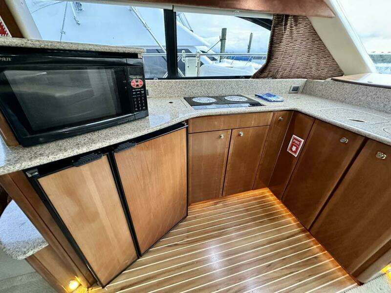 2007 Meridian 411 Sedan