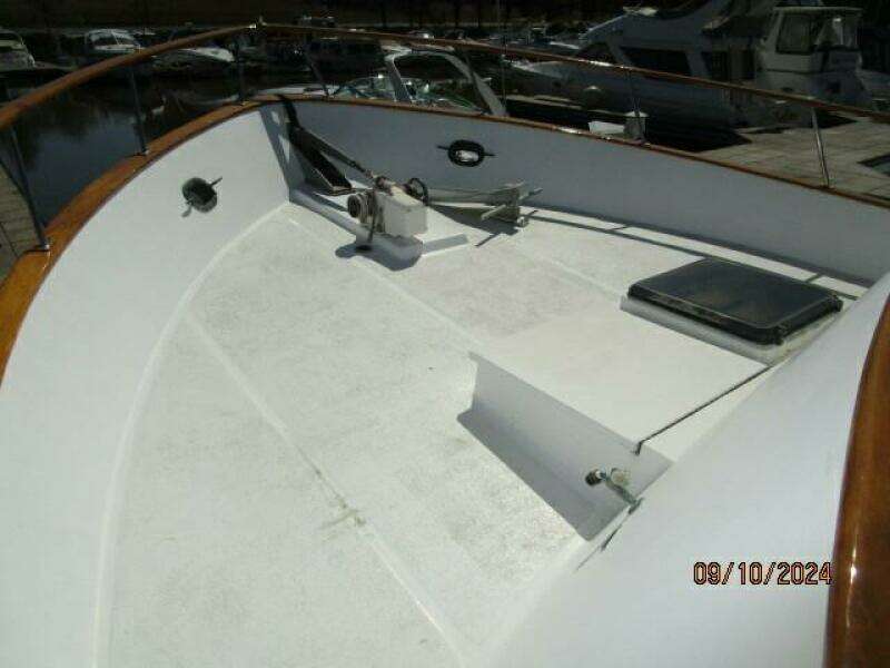 49' DeFever foredeck2