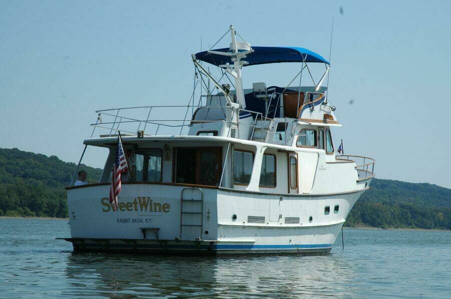 49' DeFever starboard aft profile