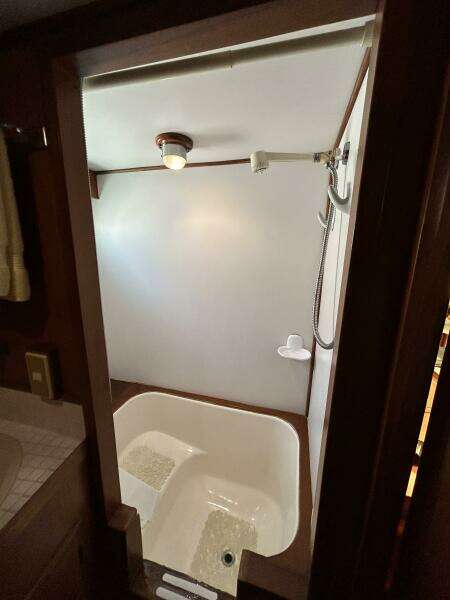 49' DeFever master stateroom shower