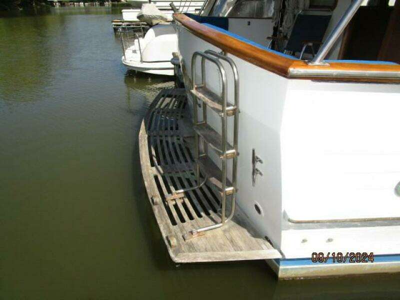49' DeFever swimplatform
