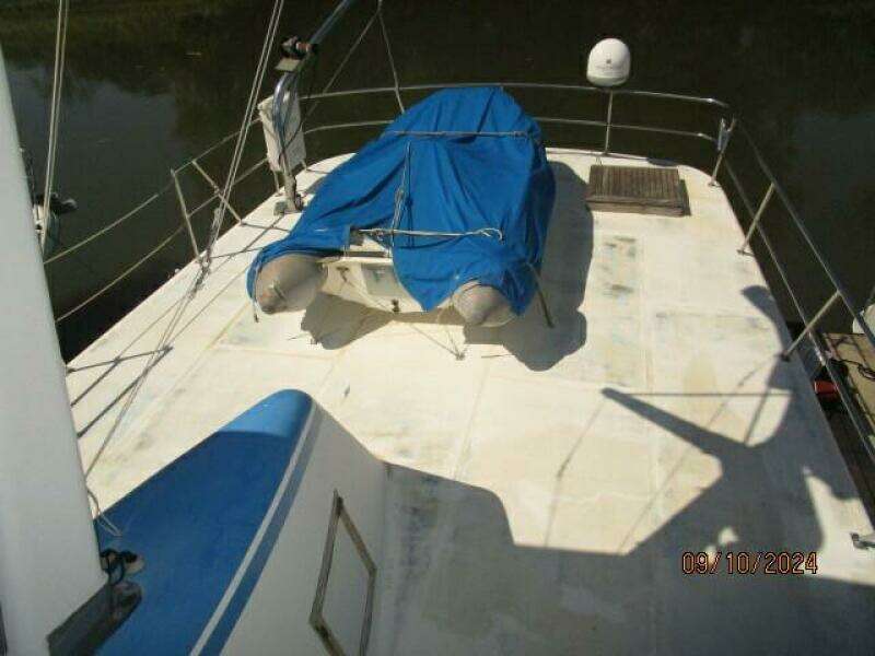49' DeFever tender deck aft