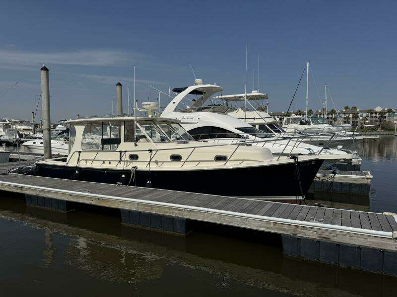 2008 Mainship 34 Pilot Hardtop