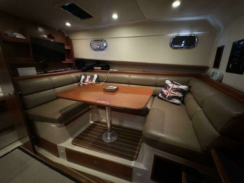 2008 Mainship 34 Pilot Hardtop