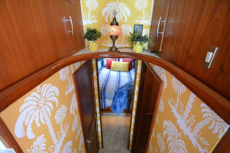 1995 Ocean 48 Cockpit Motor Yacht