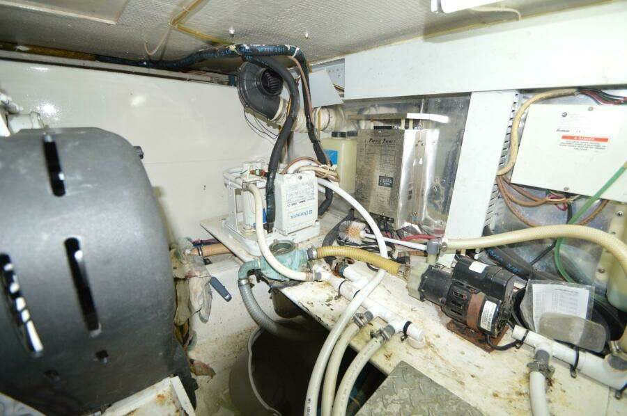 1995 Ocean 48 Cockpit Motor Yacht