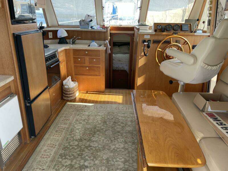 2000 Mainship 390