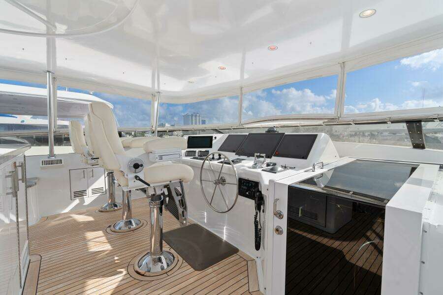 2005 Hatteras 100 Motor Yacht