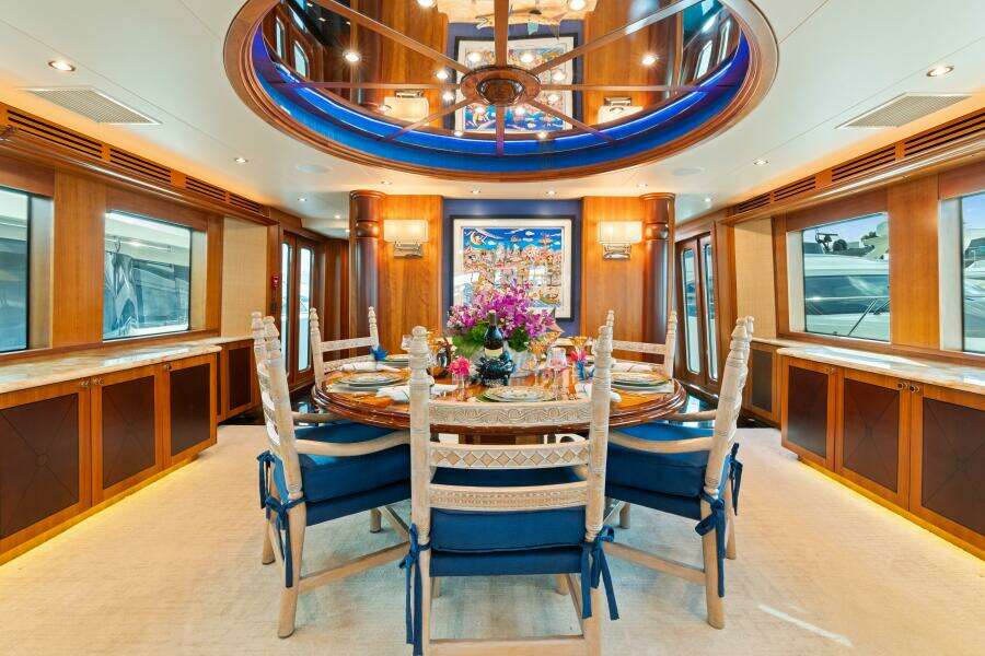 2005 Hatteras 100 Motor Yacht