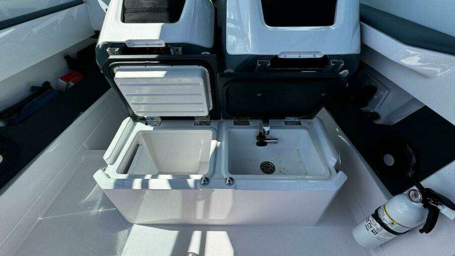 2022 Axopar 28 T-Top