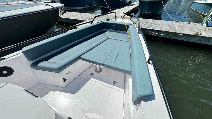 2022 Axopar 28 T-Top