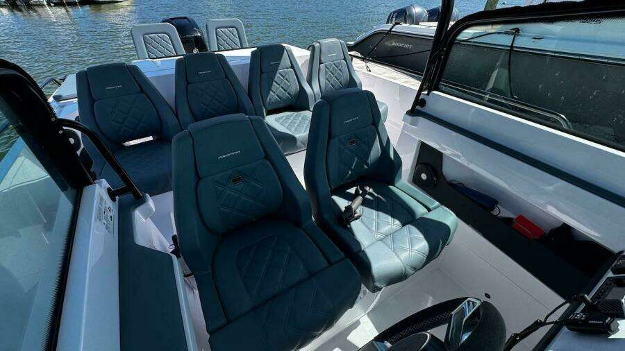 2022 Axopar 28 T-Top