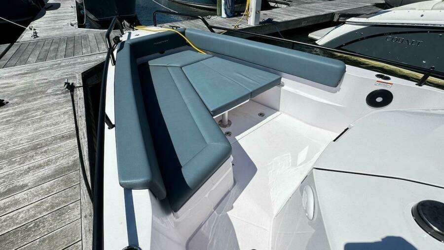 2022 Axopar 28 T-Top