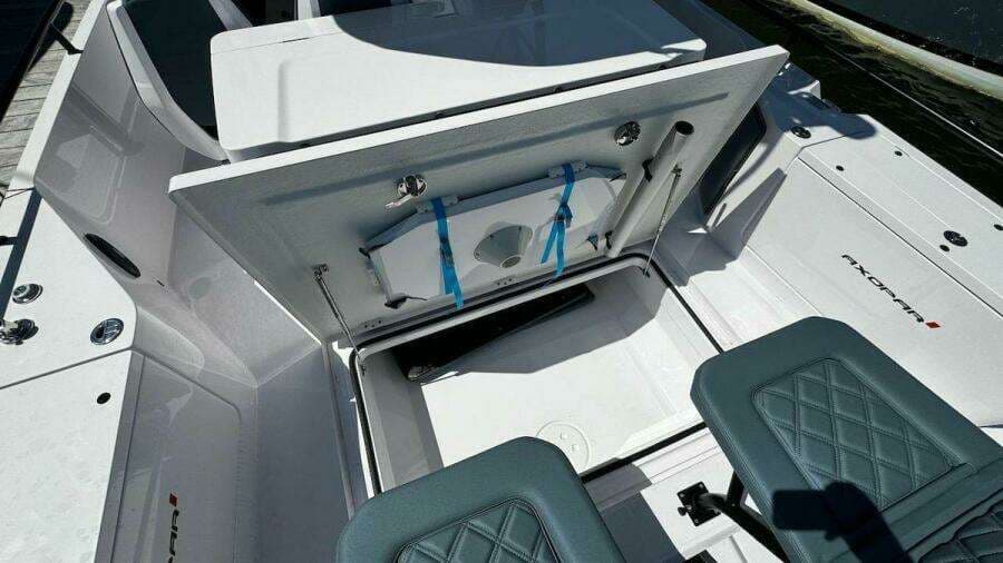 2022 Axopar 28 T-Top