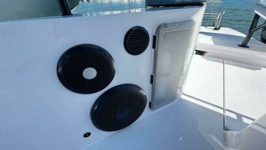 2022 Axopar 28 T-Top