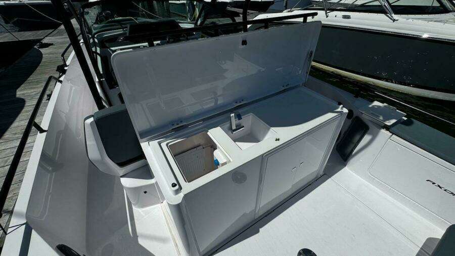 2022 Axopar 28 T-Top