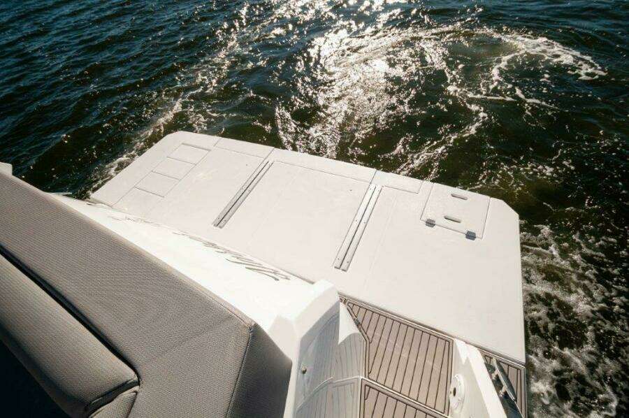 2020 Cruisers Yachts- HARPER BELL- Swim Platform