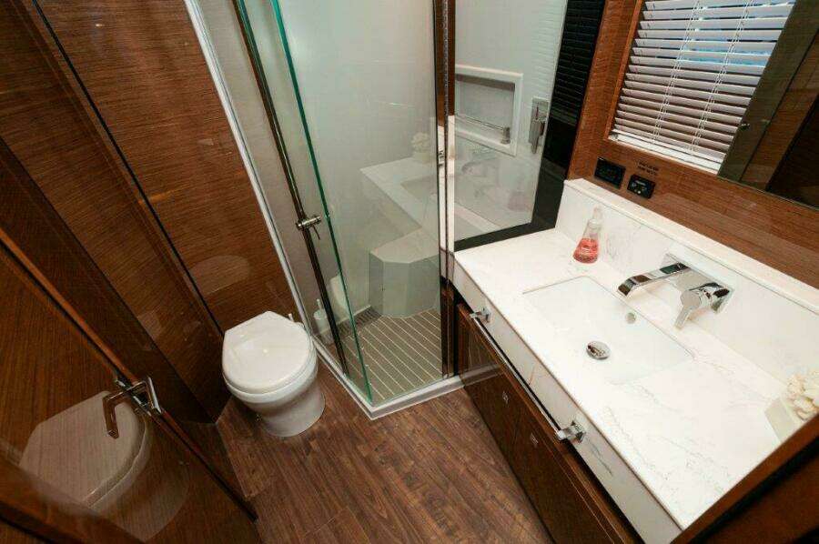 2020 Cruisers Yachts- HARPER BELL- VIP Head