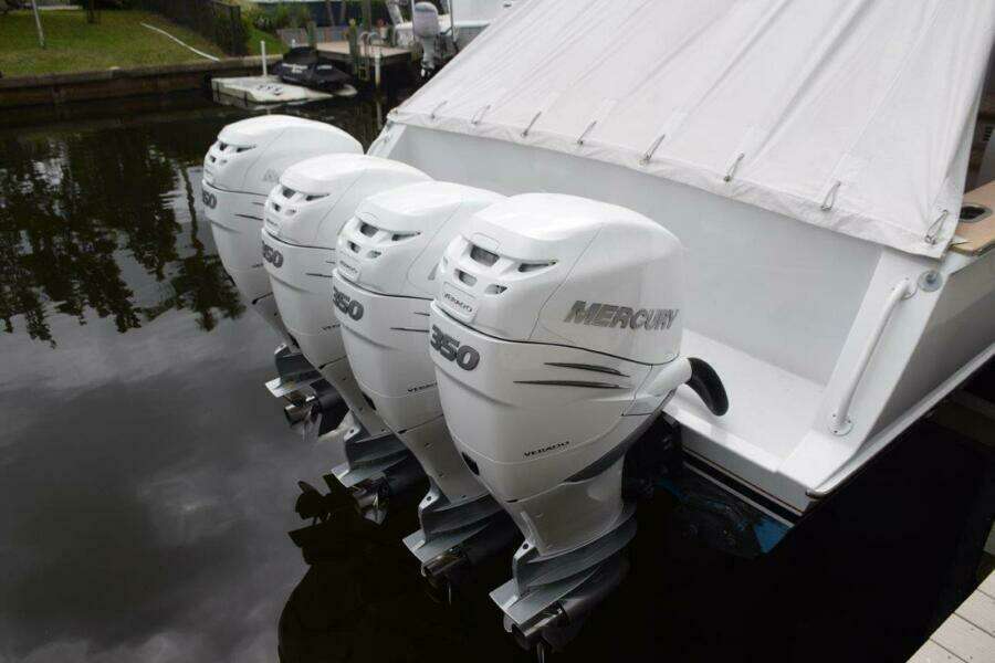 Transom With Cockpit Fly Cover