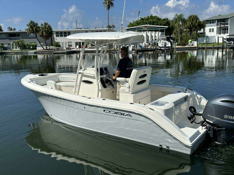 2023 Cobia 220 CC