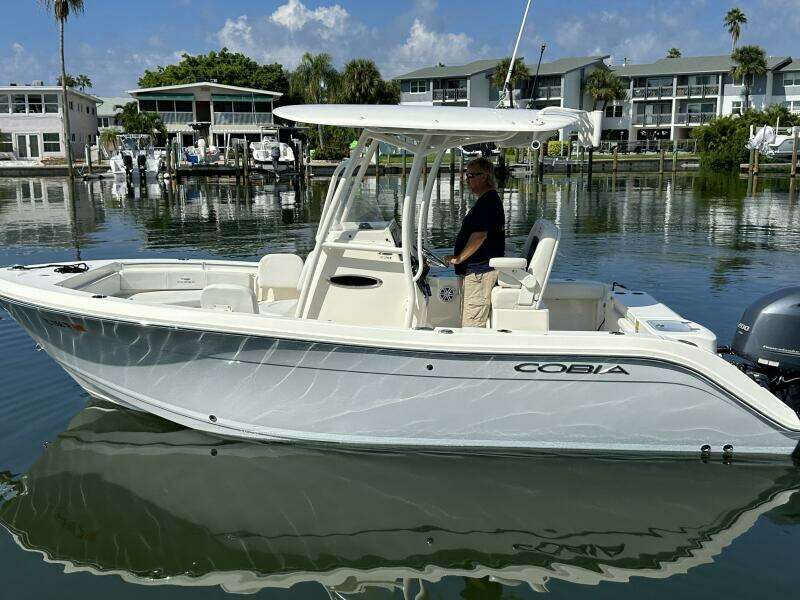 2023 Cobia 220 CC
