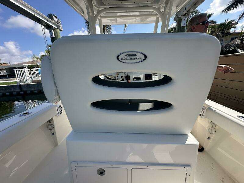 2023 Cobia 220 CC