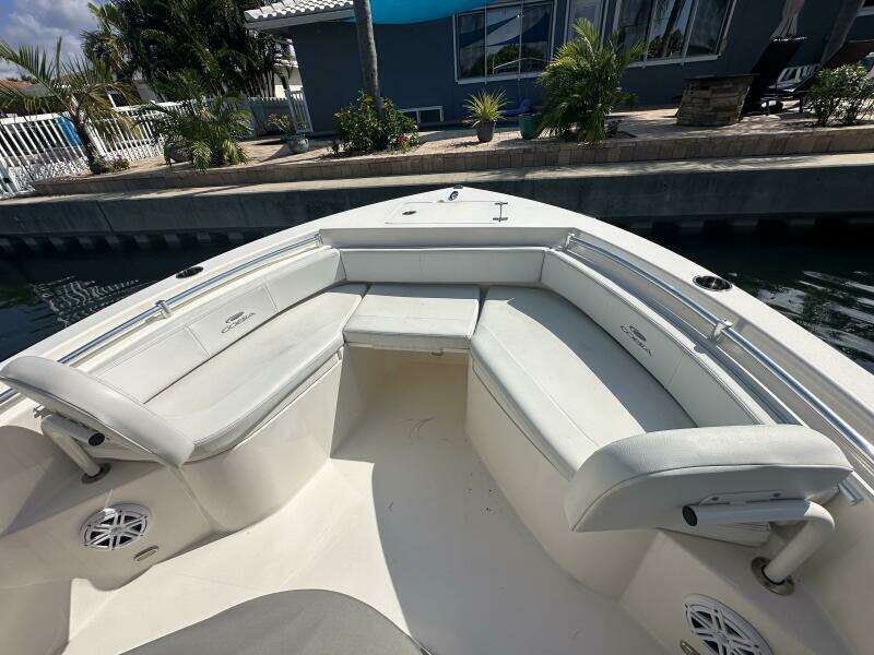 2023 Cobia 220 CC