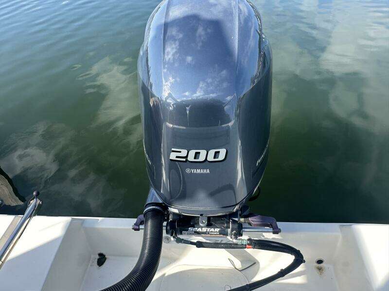2023 Cobia 220 CC