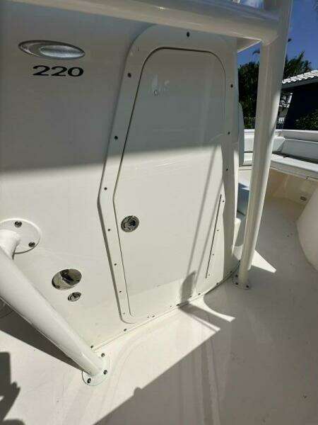 2023 Cobia 220 CC