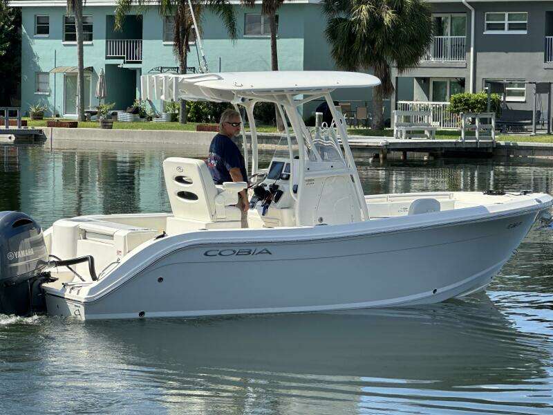 2023 Cobia 220 CC