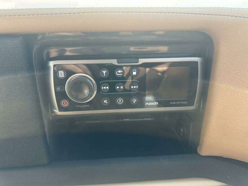 2014 Sea Ray 270 SLX