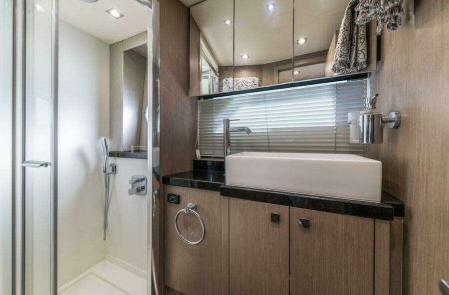 2017 Sunseeker Predator