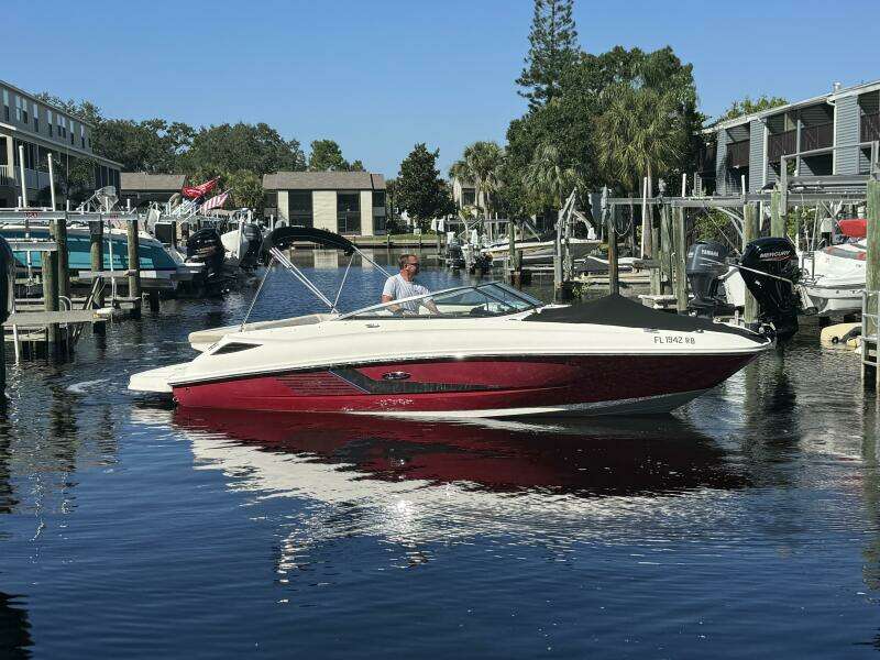 2013 Sea Ray 240 Sundeck