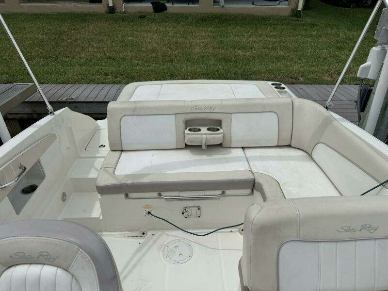 2013 Sea Ray 240 Sundeck