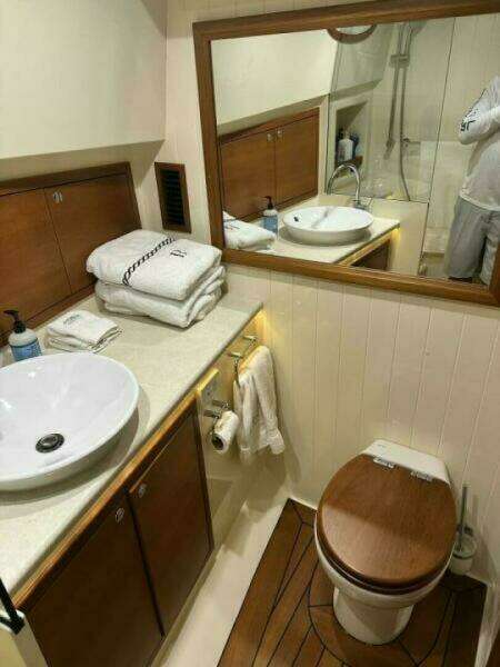 2017 Palm Beach Motor Yachts PB42