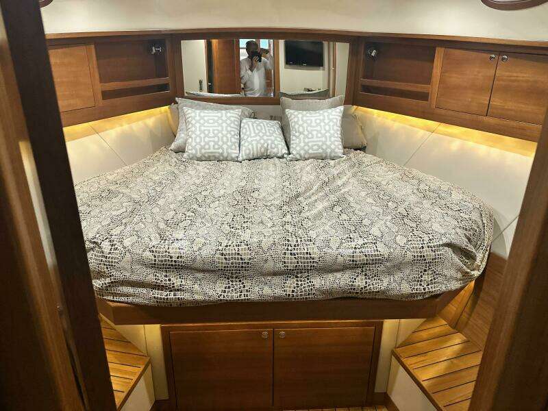 2017 Palm Beach Motor Yachts PB42