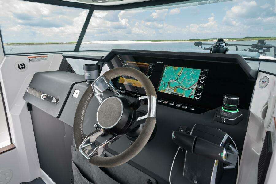 2023 Axopar 37XC Cross Cabin