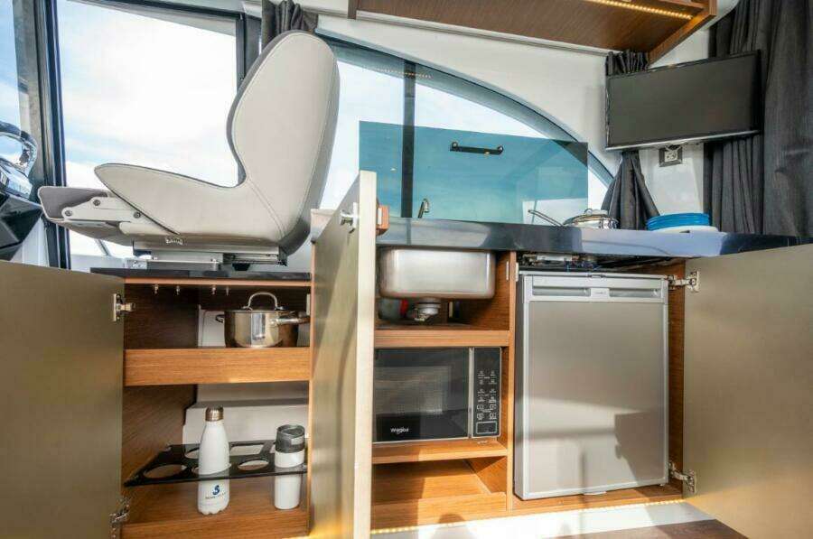 2026 Beneteau Antares 11