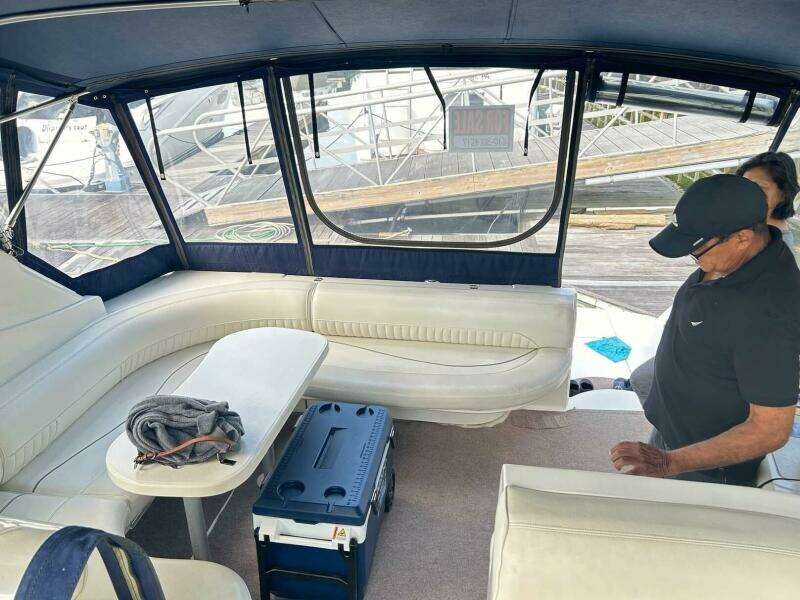 1997 Cruisers Yachts 4270 Esprit