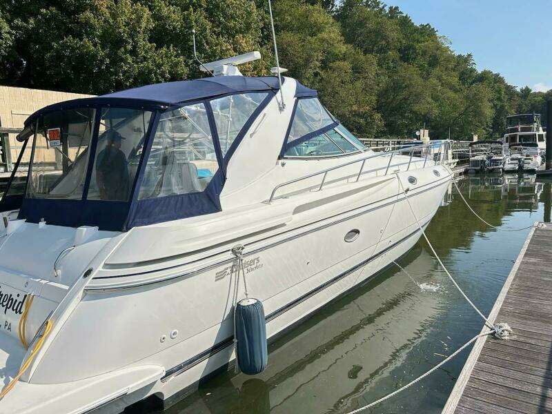 1997 Cruisers Yachts 4270 Esprit