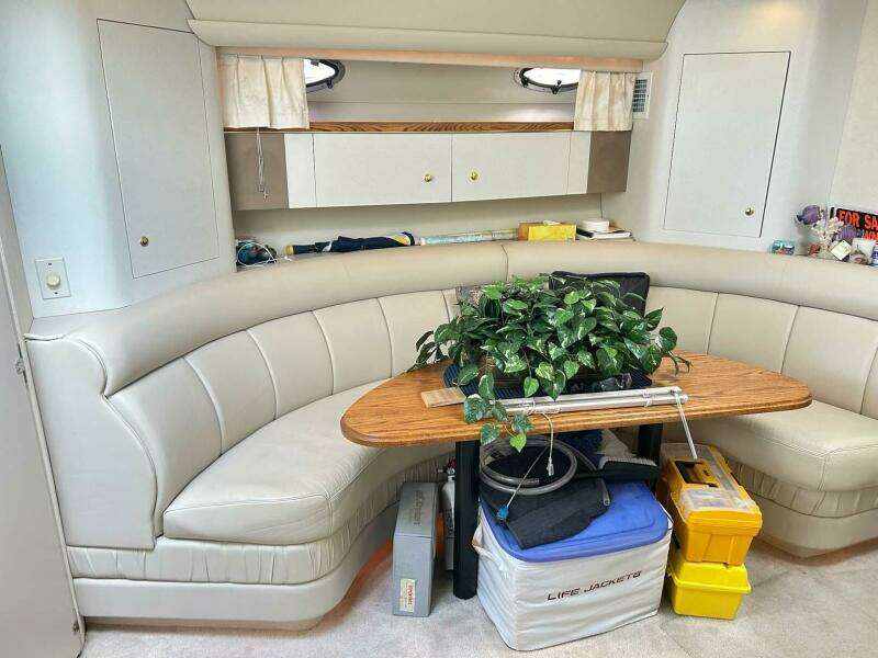 1997 Cruisers Yachts 4270 Esprit