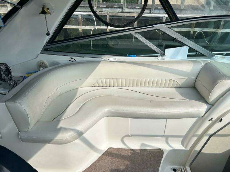 1997 Cruisers Yachts 4270 Esprit