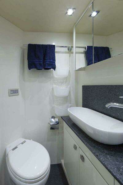 2017 Sunseeker 95 Yacht